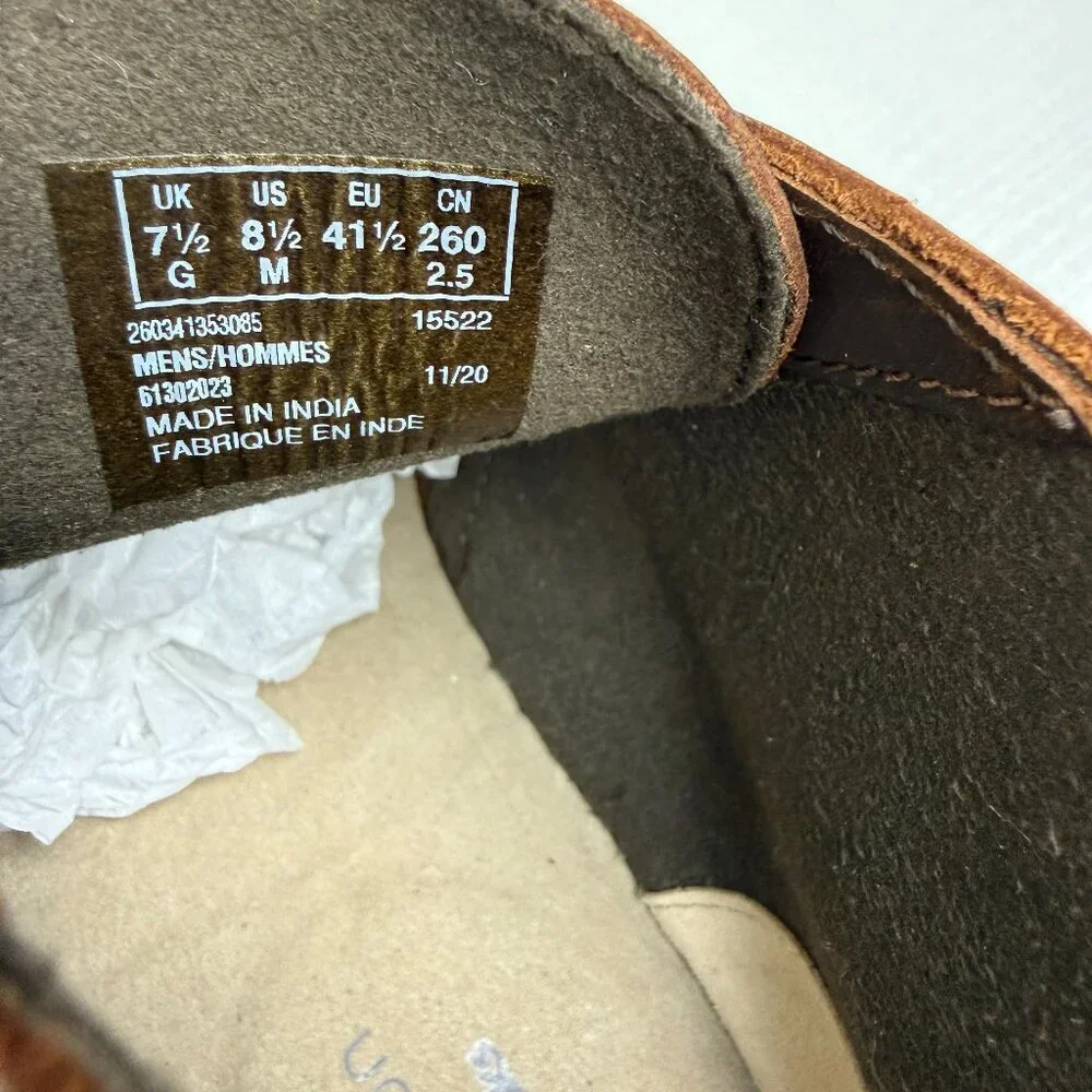Like New Clarks Bushacre Chukka Boots in Beewax Leather